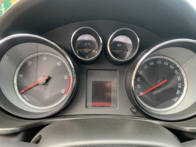 Opel Insignia Station Wagon CDTI 160CV Sports Cosmo (14)