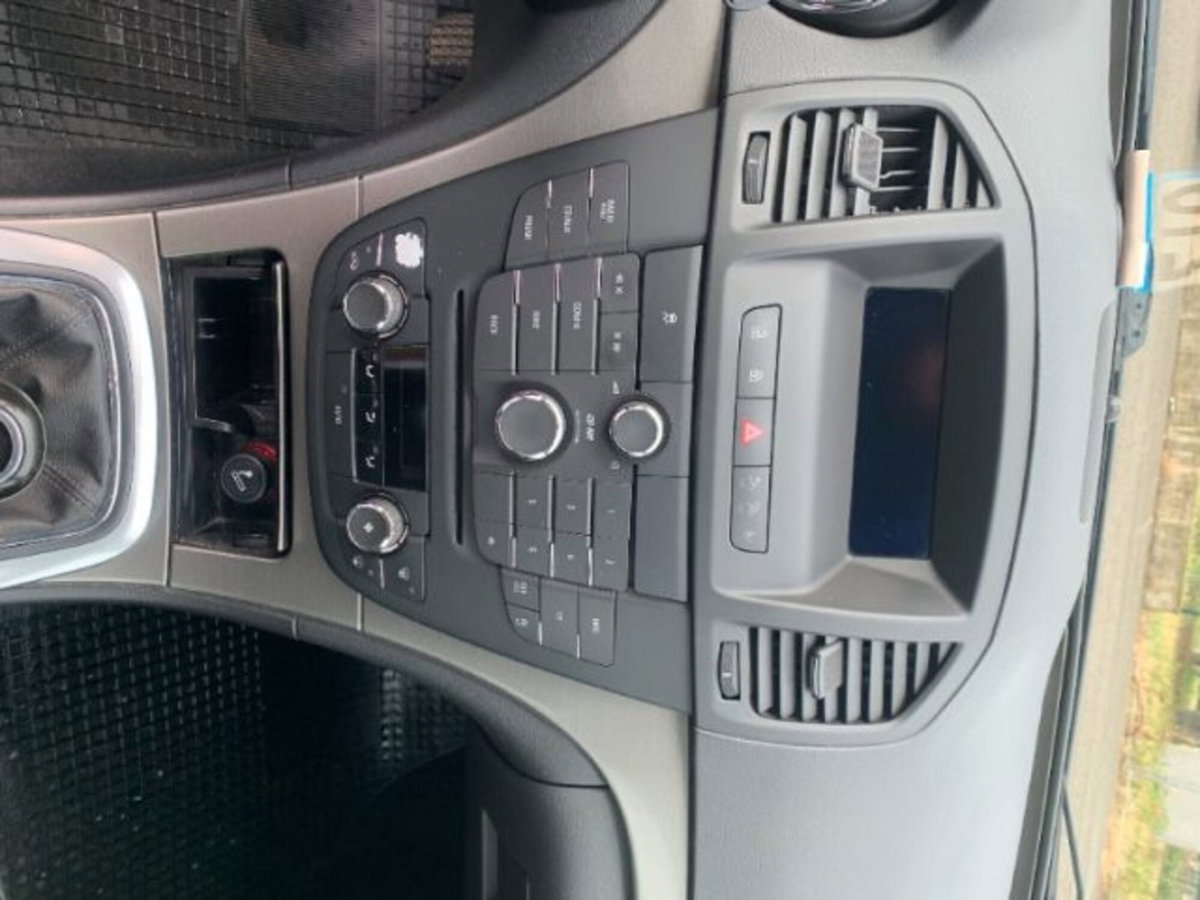 Opel Insignia Station Wagon CDTI 160CV Sports Cosmo (15)