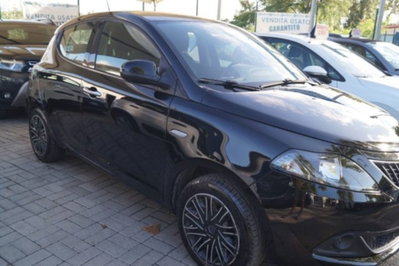 Lancia Ypsilon 1.0 FireFly 5 porte S&S Hybrid Silver Plus (3)