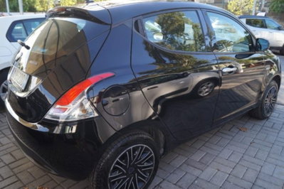 Lancia Ypsilon 1.0 FireFly 5 porte S&S Hybrid Silver Plus (4)