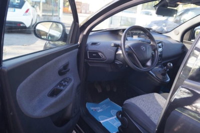Lancia Ypsilon 1.0 FireFly 5 porte S&S Hybrid Silver Plus (7)