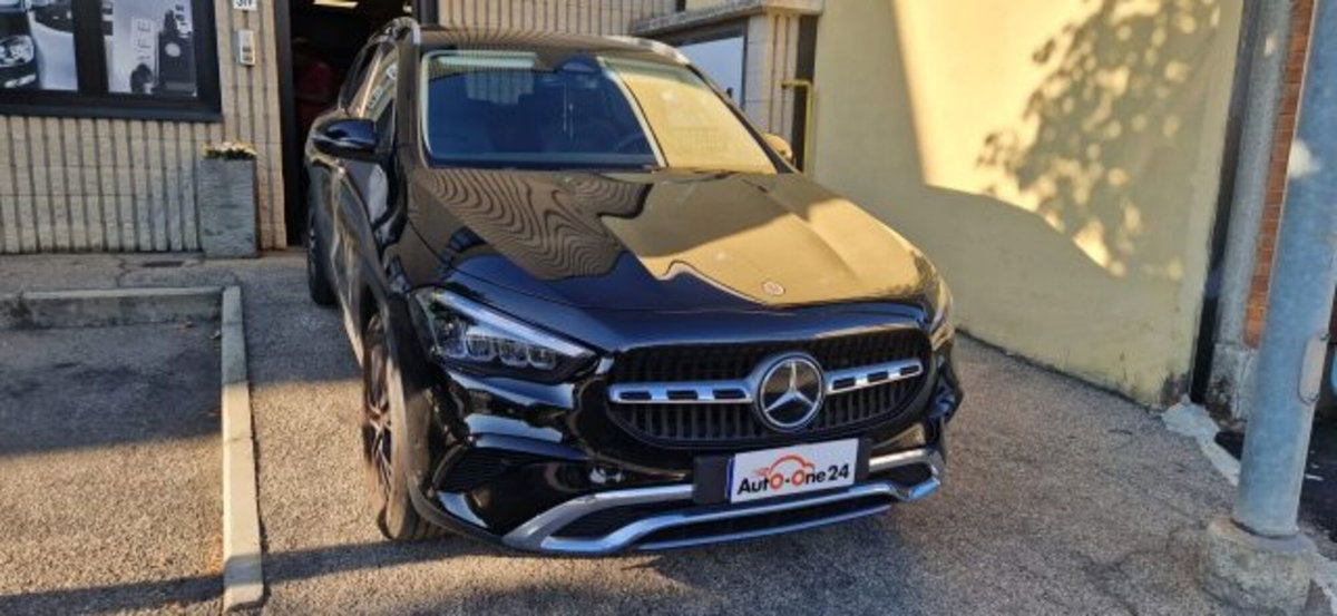 Mercedes-Benz GLA SUV 180 Automatic Executive (3)