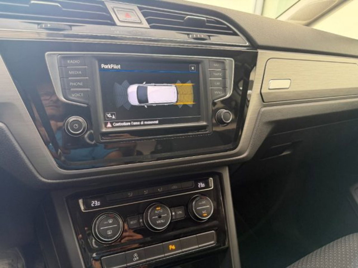 Volkswagen Touran 1.6 TDI 115 CV SCR DSG Business BlueMotion Technology (18)