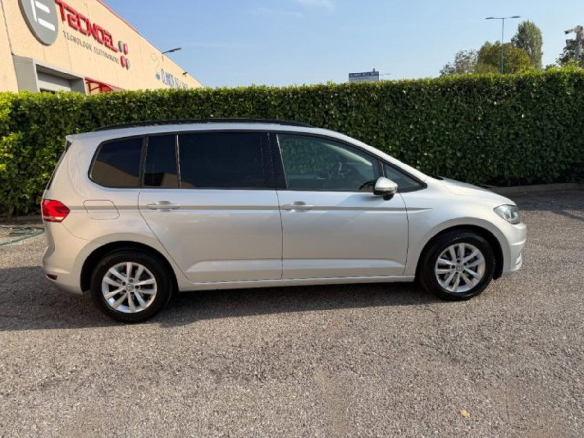Volkswagen Touran 1.6 TDI 115 CV SCR DSG Business BlueMotion Technology (4)