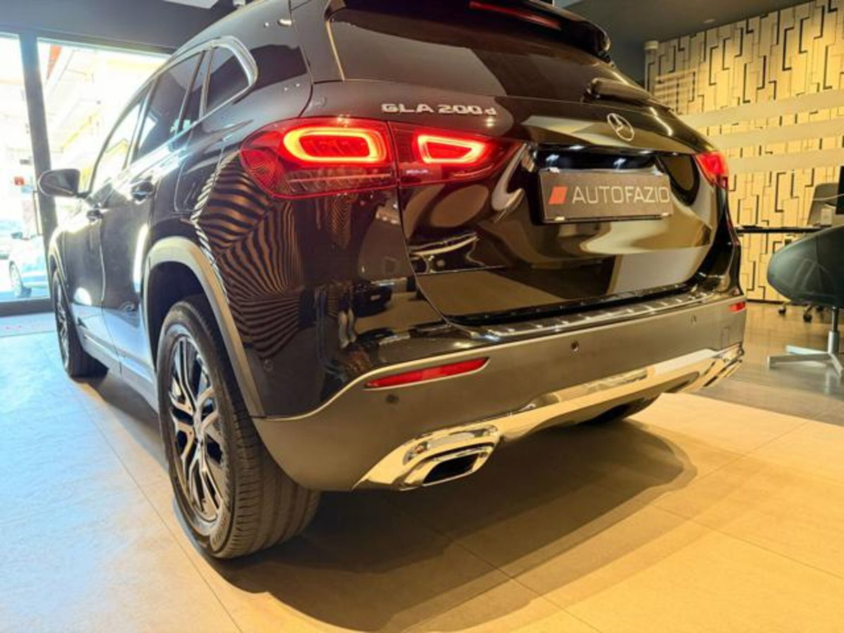 Mercedes-Benz GLA SUV 200 d Automatic Sport (18)