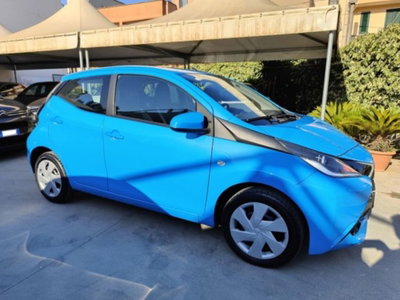 Toyota Aygo 1.0 VVT-i 69 CV 5 porte x-cool (3)