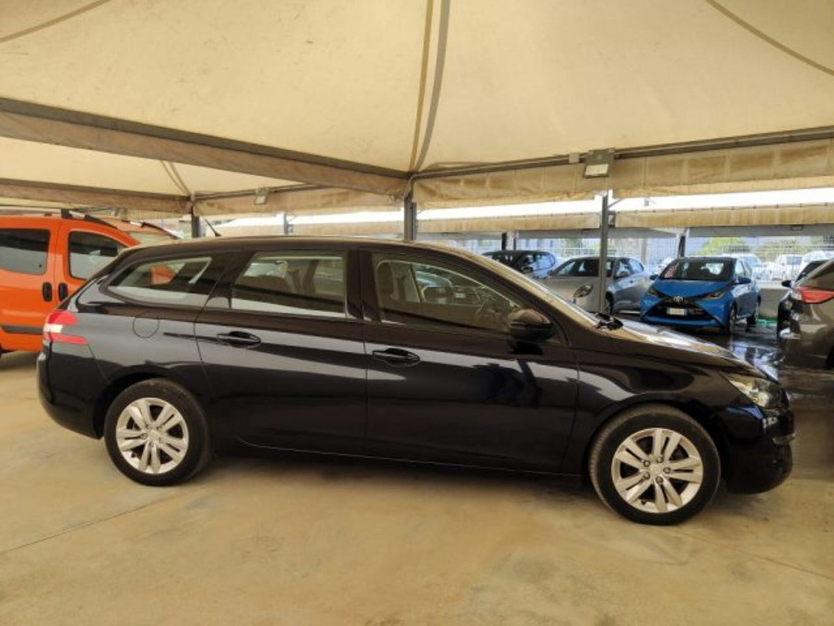 Peugeot 308 SW 1.6 e-HDi 115 CV Stop&Start Active (2)