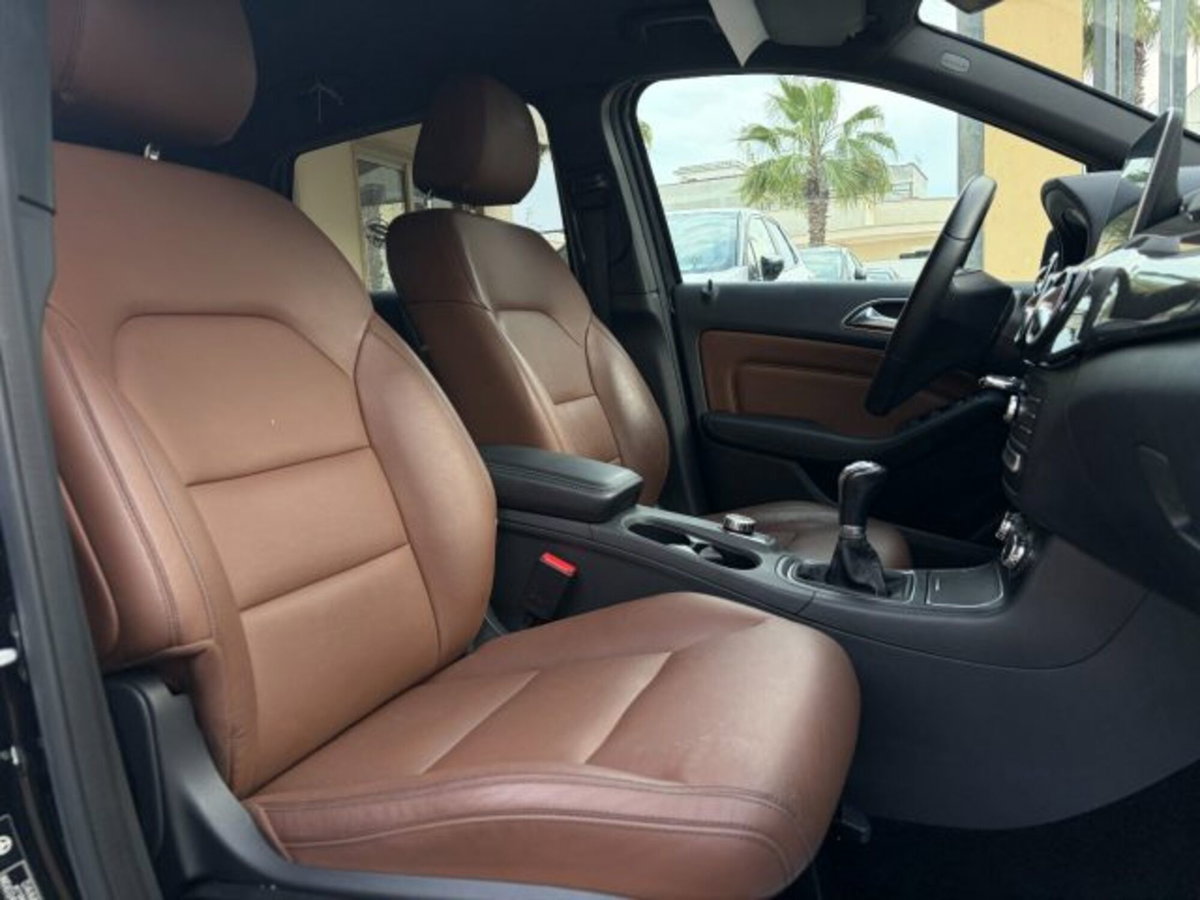 Mercedes-Benz Classe B 200 d Sport (10)