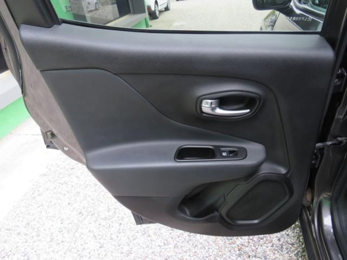 Jeep Renegade 1.3 T4 190CV PHEV 4xe AT6 Limited (9)