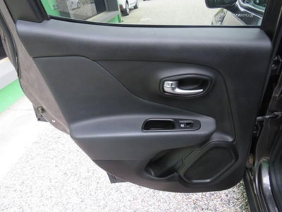 Jeep Renegade 1.3 T4 190CV PHEV 4xe AT6 Limited (9)