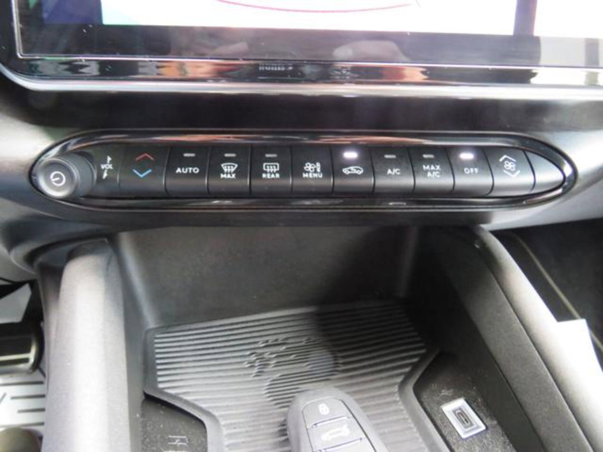 Alfa Romeo Junior 1.2 ibrida Sport Speciale 145cv edct6 (14)