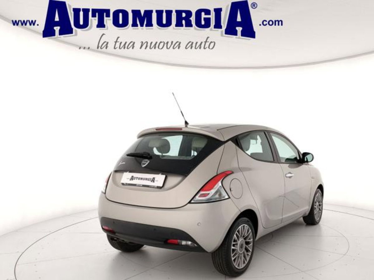 Lancia Ypsilon 1.2 69 CV 5 porte Platinum (3)
