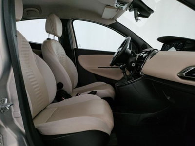 Lancia Ypsilon 1.2 69 CV 5 porte Platinum (6)