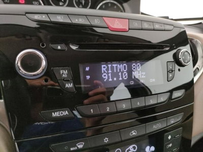 Lancia Ypsilon 1.2 69 CV 5 porte Platinum (8)