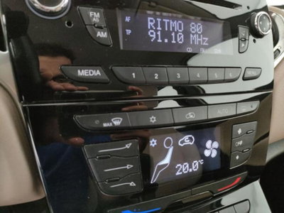 Lancia Ypsilon 1.2 69 CV 5 porte Platinum (9)