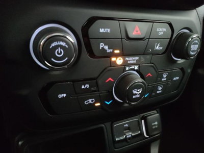 Jeep Renegade 1.6 Mjt 120 CV Limited (14)
