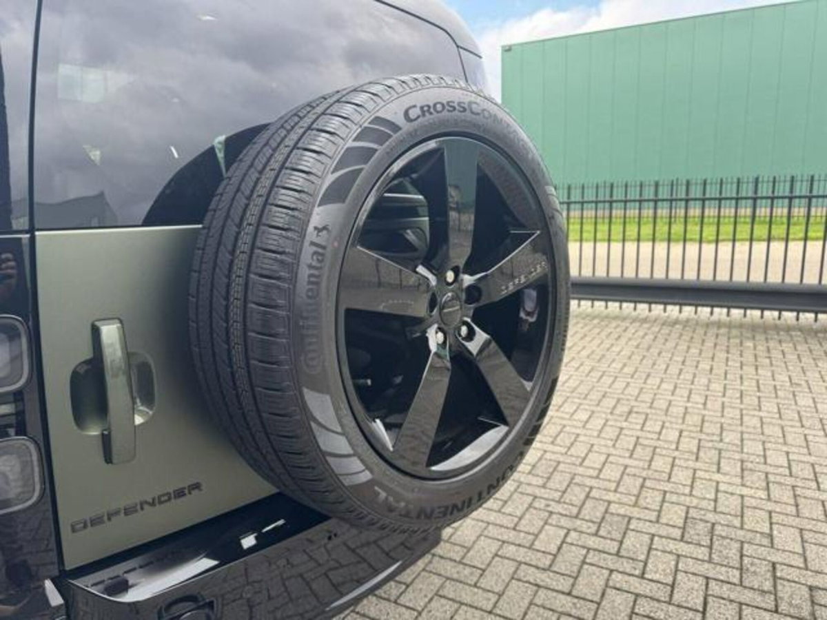 Land Rover Defender 110 2.0 phev X-Dynamic HSE awd 300cv auto 6p.ti (16)