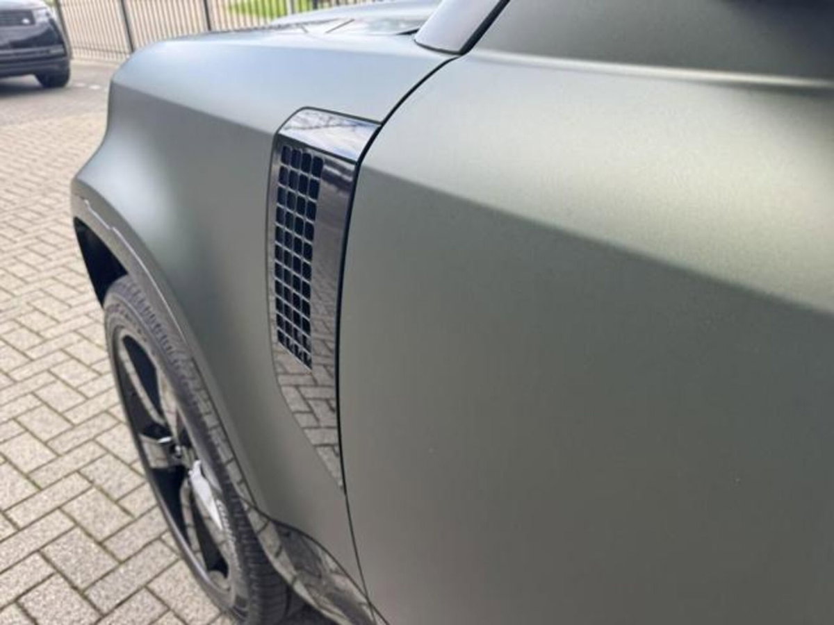 Land Rover Defender 110 2.0 phev X-Dynamic HSE awd 300cv auto 6p.ti (18)