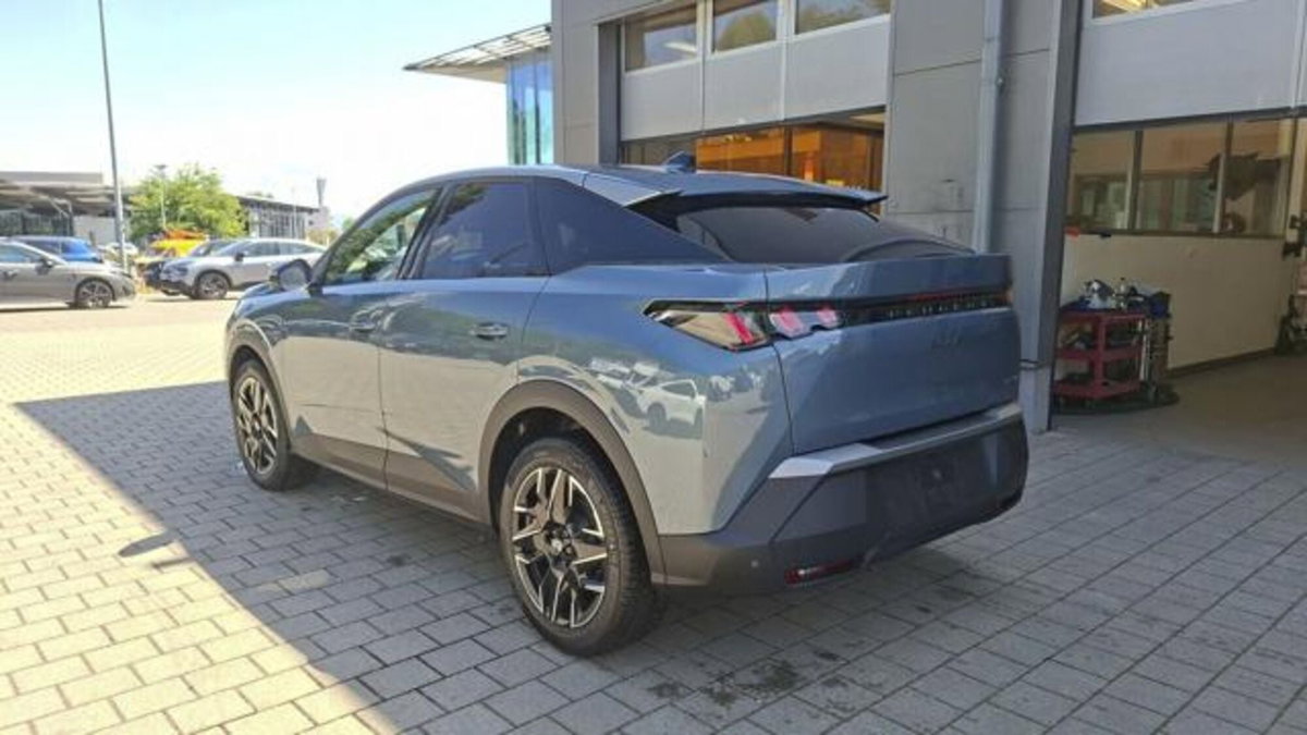 Peugeot 3008 1.2 hybrid GT Exclusive 145cv e-dcs6 (2)