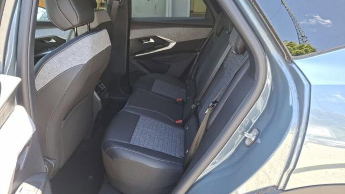 Peugeot 3008 1.2 hybrid GT Exclusive 145cv e-dcs6 (6)