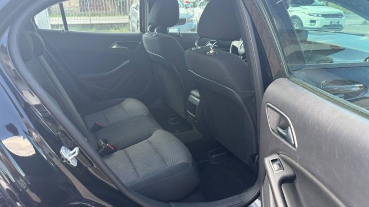 Mercedes-Benz GLA SUV 200 d Sport (16)