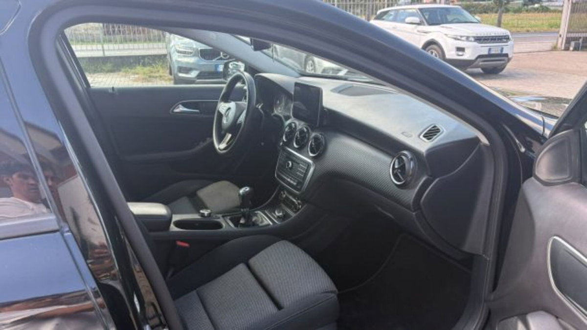 Mercedes-Benz GLA SUV 200 d Sport (17)