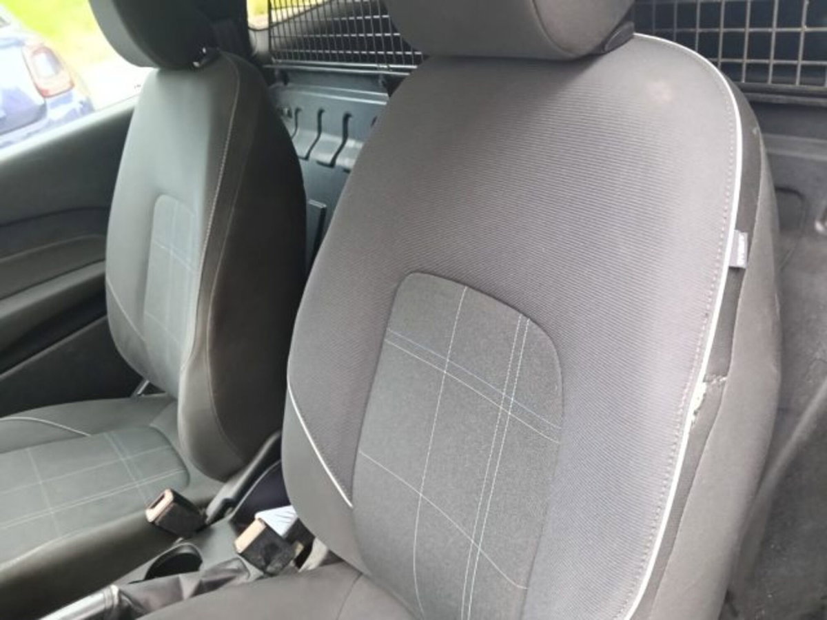 Ford Fiesta 1.5 TDCi 85 CV 3 porte  Business (13)