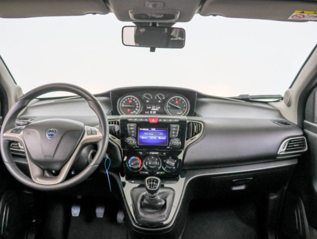 Lancia Ypsilon 1.0 FireFly 5 porte S&S Hybrid Maryne (13)