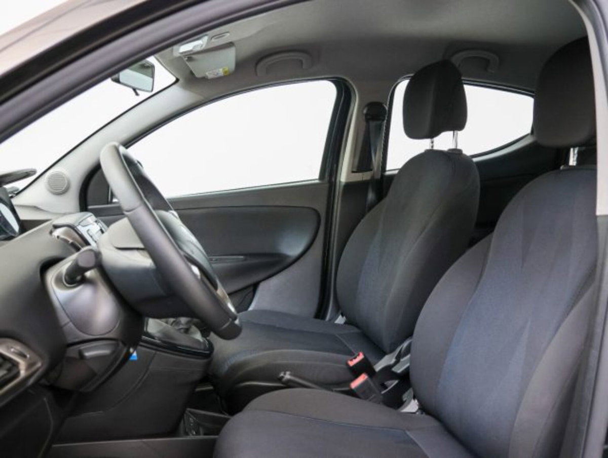 Lancia Ypsilon 1.0 FireFly 5 porte S&S Hybrid Maryne (8)