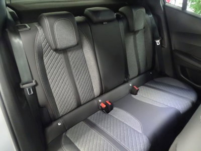 Peugeot 2008 PureTech 100 S&S Allure (14)