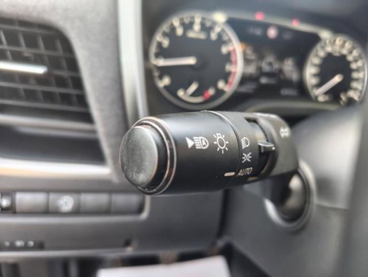 Nissan Qashqai 1.3 mhev Acenta 2wd 140cv (12)