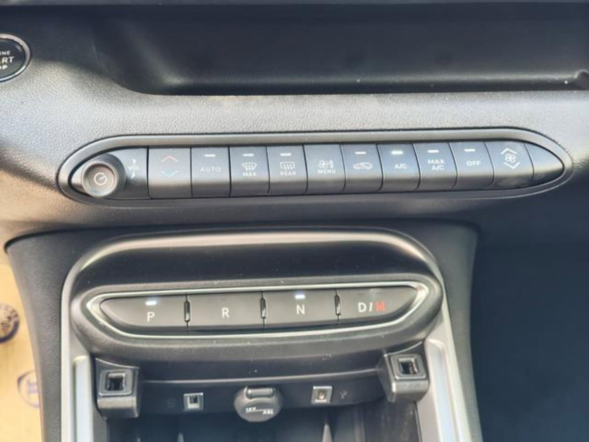 Jeep Avenger 1.2 turbo e-hybrid mhev Summit fwd 110cv edct6 (10)