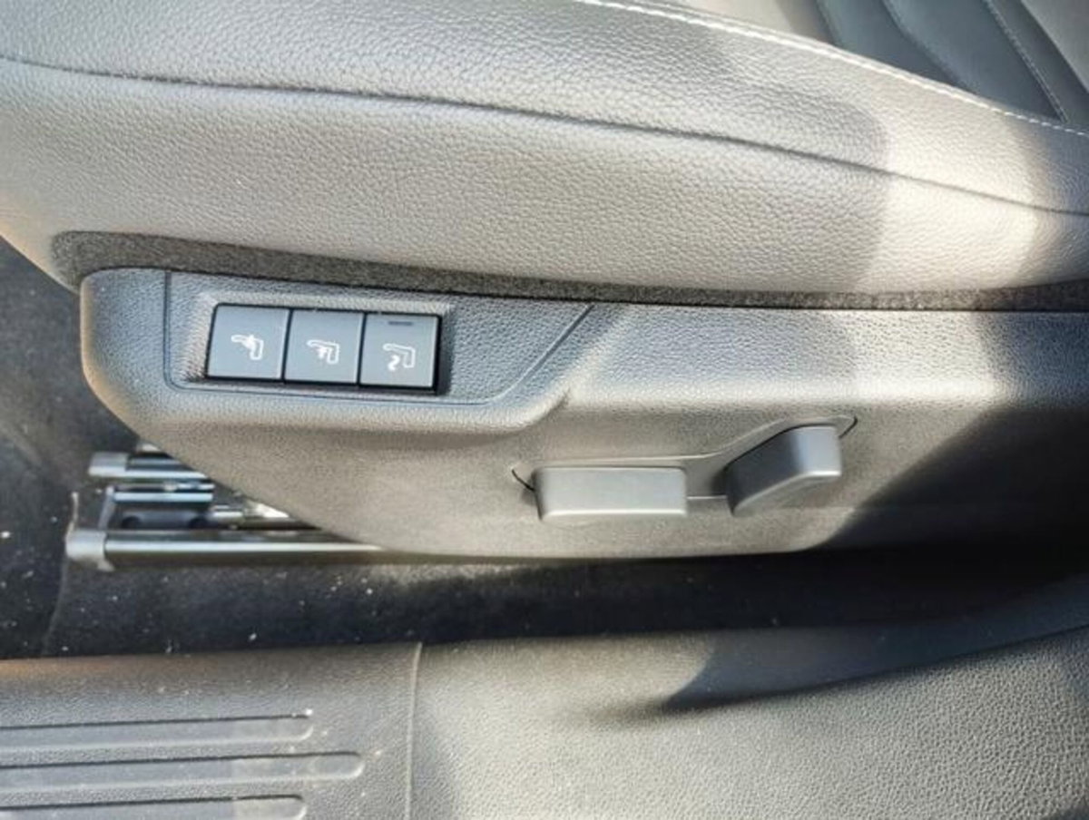 Jeep Avenger 1.2 turbo e-hybrid mhev Summit fwd 110cv edct6 (9)