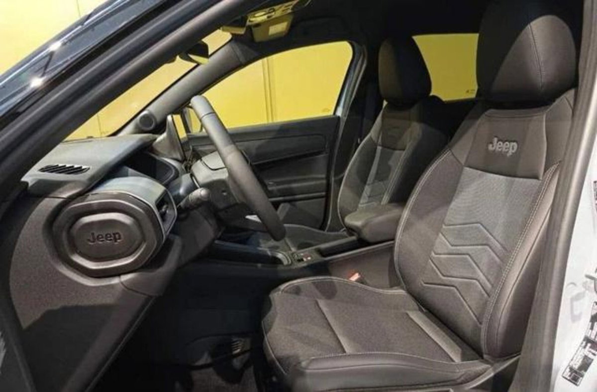 Jeep Avenger 1.2 turbo e-hybrid mhev Black Edition fwd 110cv edct6 (3)