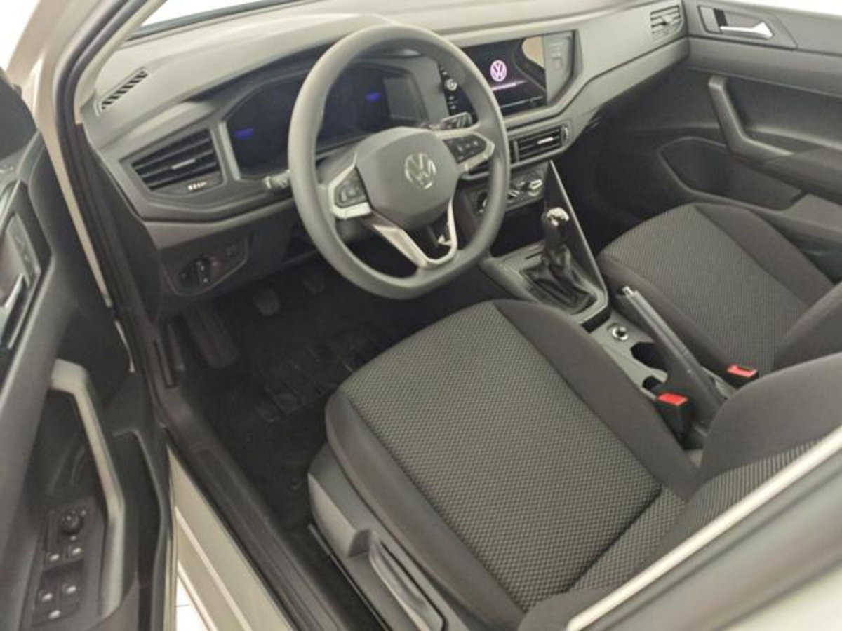 Volkswagen Polo 1.0 Young 80cv (4)