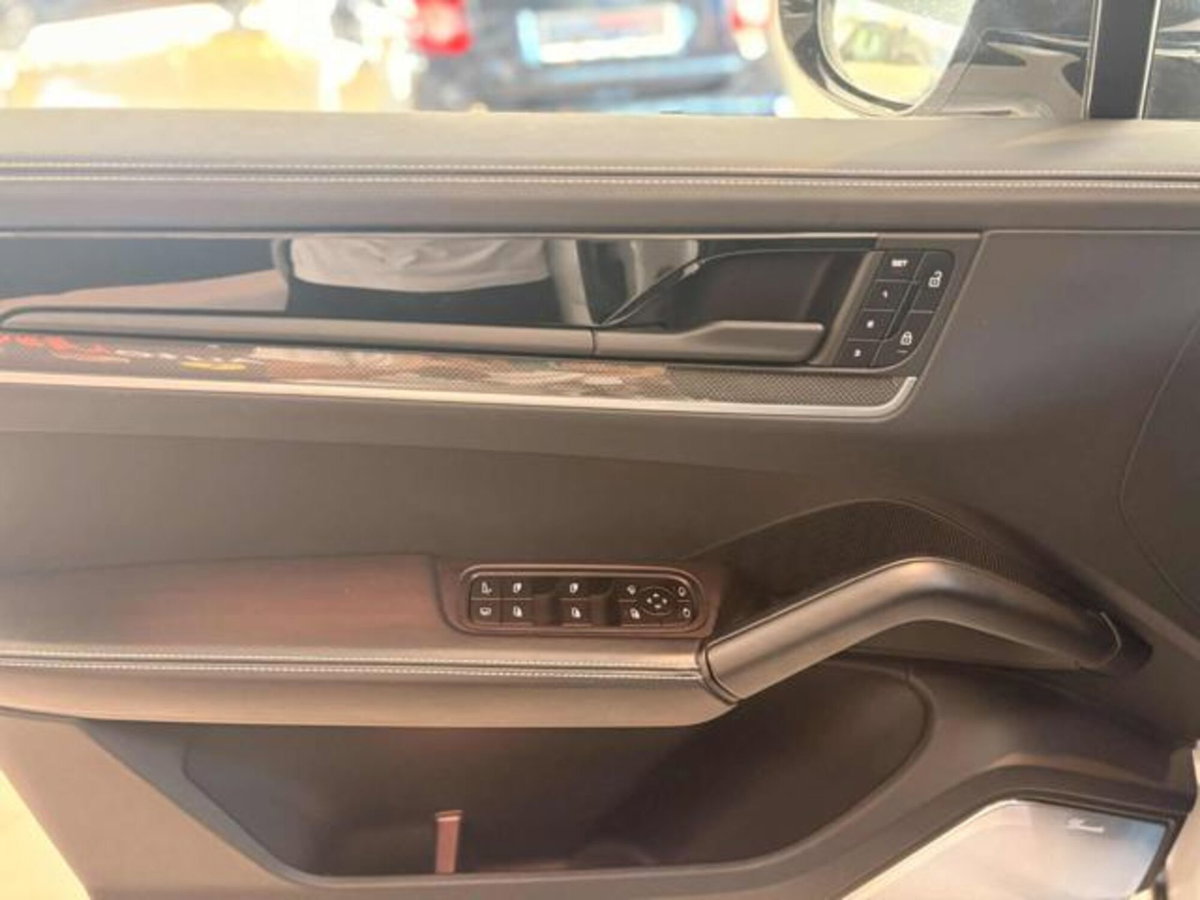 Porsche Cayenne Coupé 3.0 V6 E-Hybrid (3)