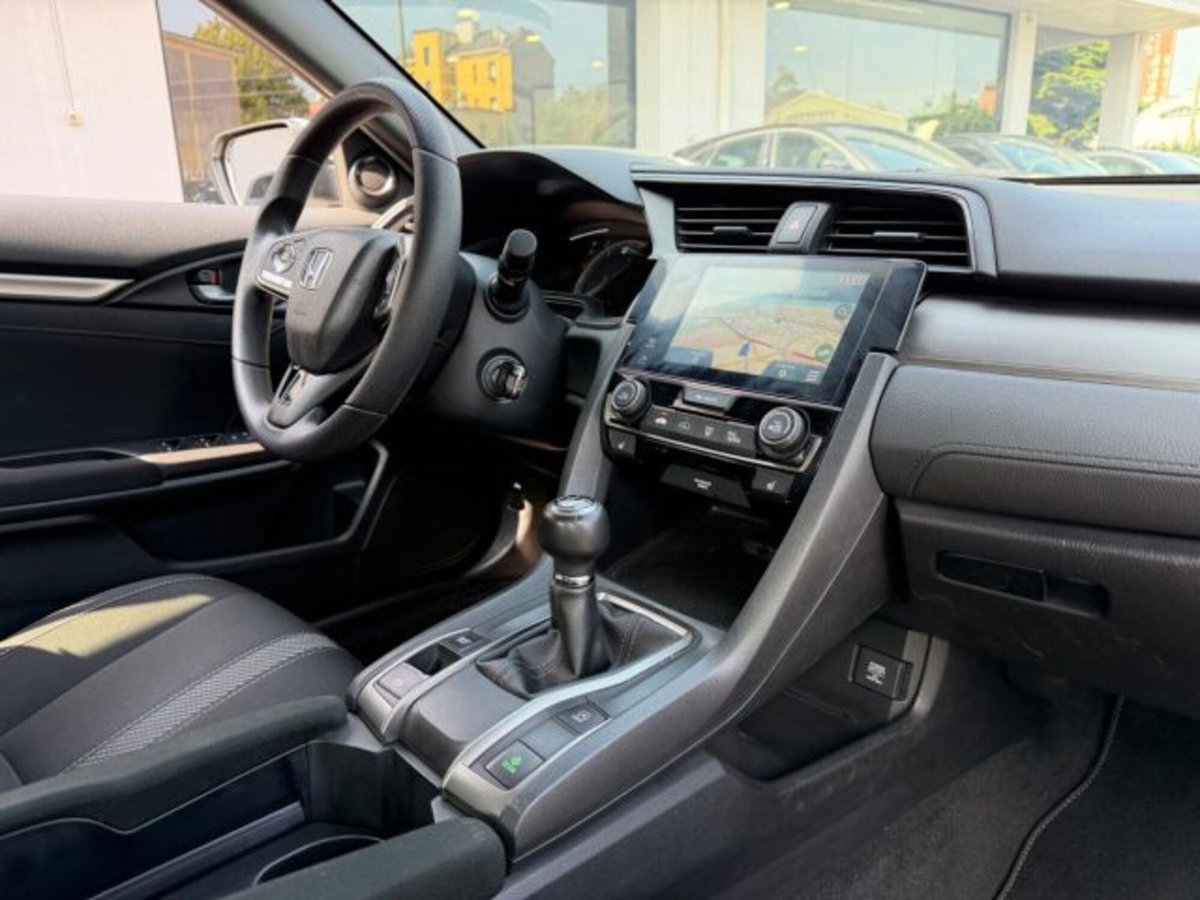 Honda Civic 1.6 4 porte Comfort Navi (13)