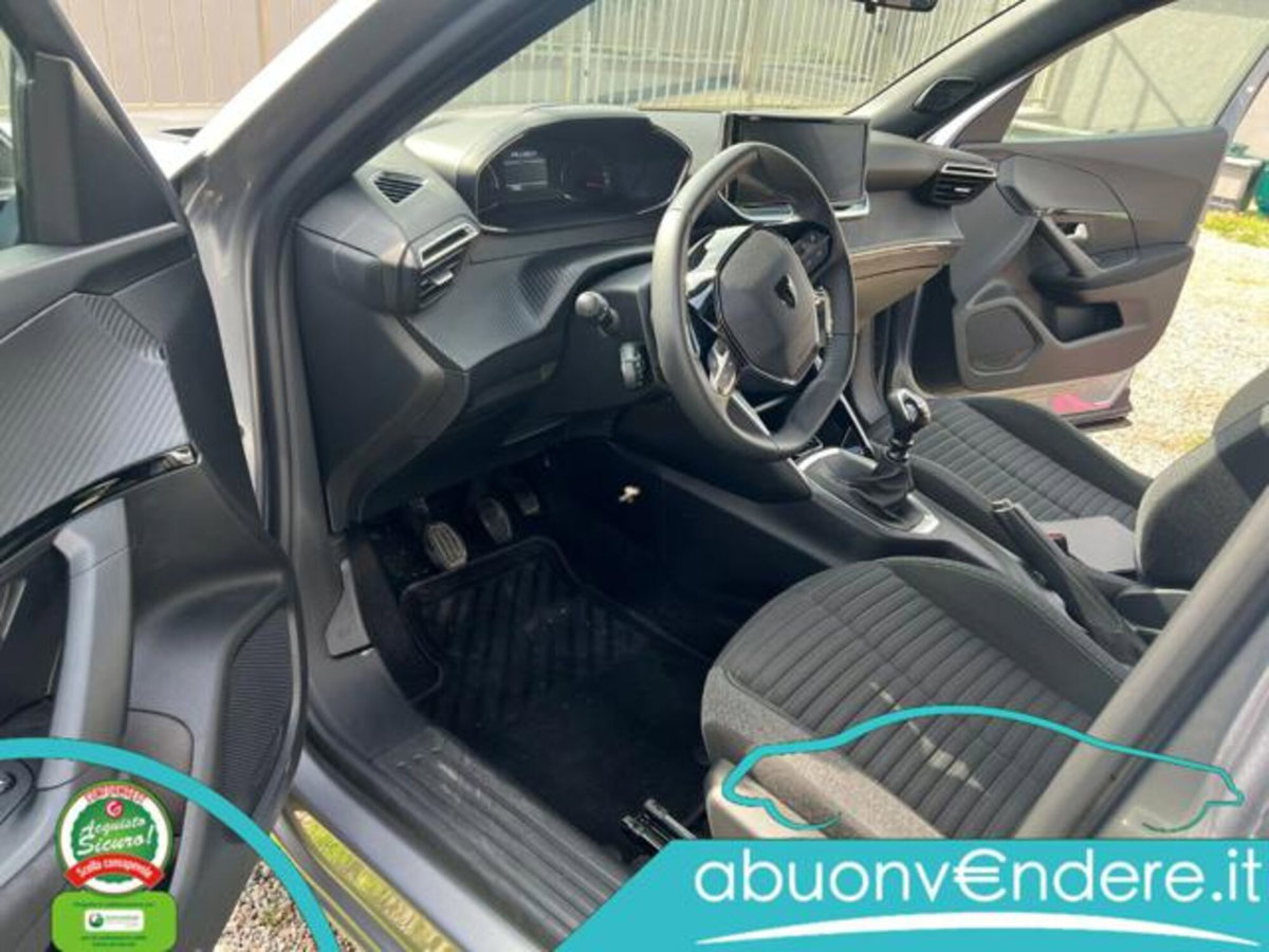 Peugeot 2008 PureTech 100 S&S Allure (12)