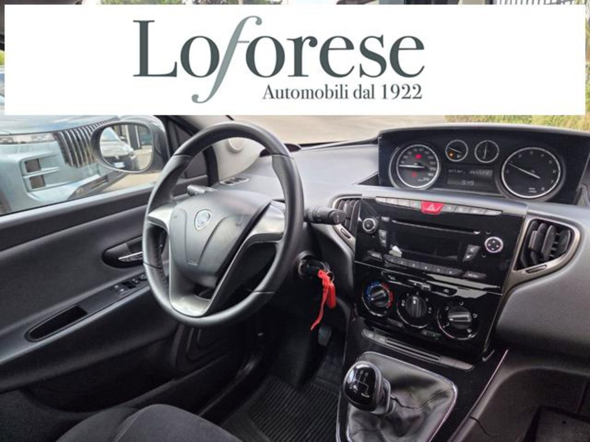 Lancia Ypsilon 0.9 TwinAir 85 CV 5 porte S&S Gold (10)