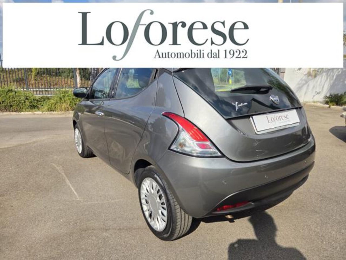 Lancia Ypsilon 0.9 TwinAir 85 CV 5 porte S&S Gold (2)
