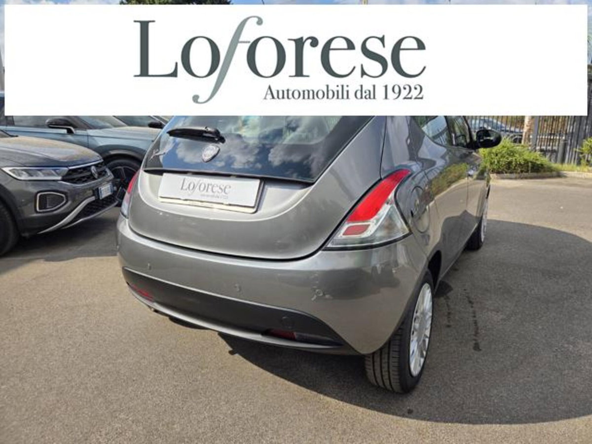 Lancia Ypsilon 0.9 TwinAir 85 CV 5 porte S&S Gold (3)