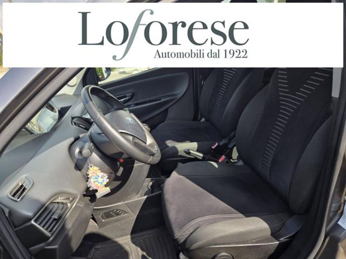 Lancia Ypsilon 0.9 TwinAir 85 CV 5 porte S&S Gold (5)