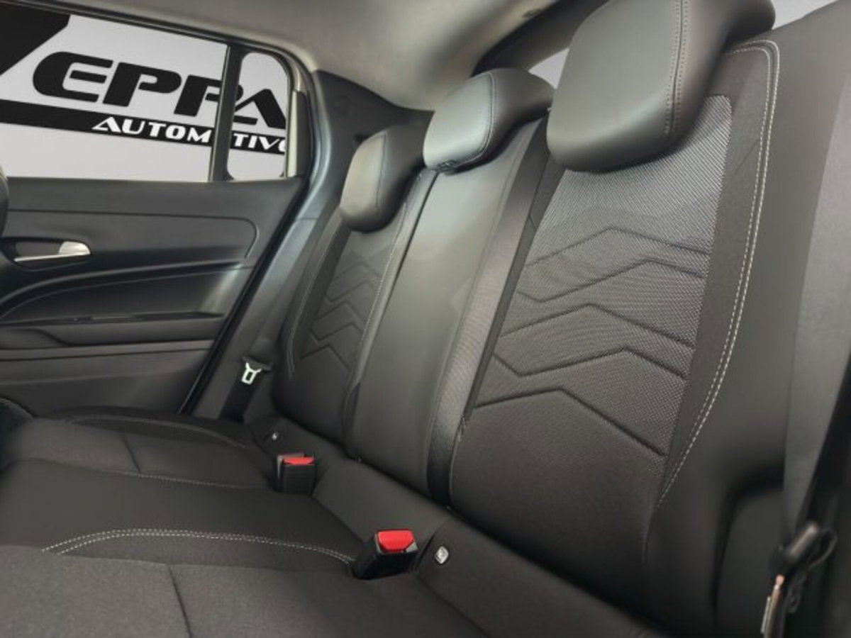 Jeep Avenger 1.2 turbo Summit fwd 100cv (13)