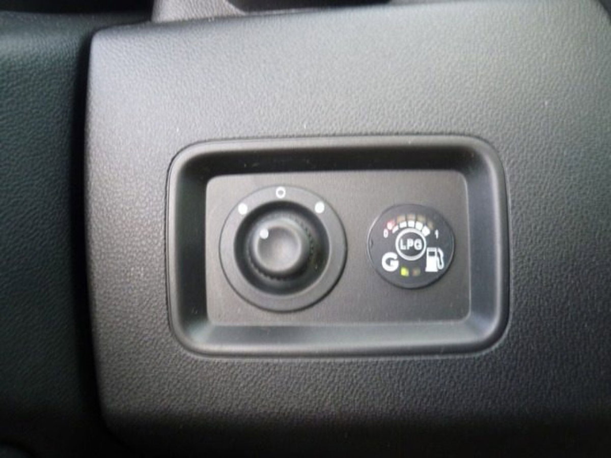 Dacia Duster 1.0 TCe 100 CV ECO-G 4x2 Comfort (17)