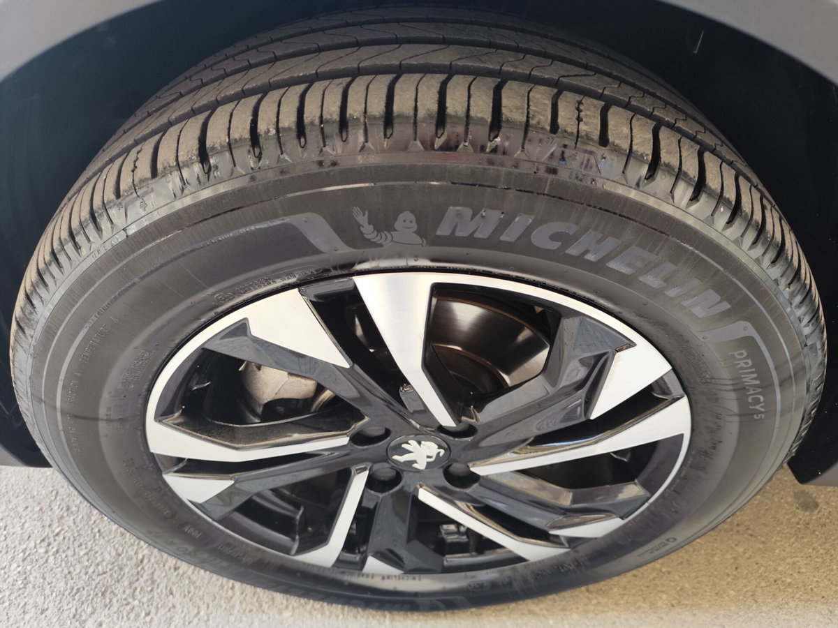 Peugeot 2008 BlueHDi 130 S&S EAT8 Allure Pack (13)