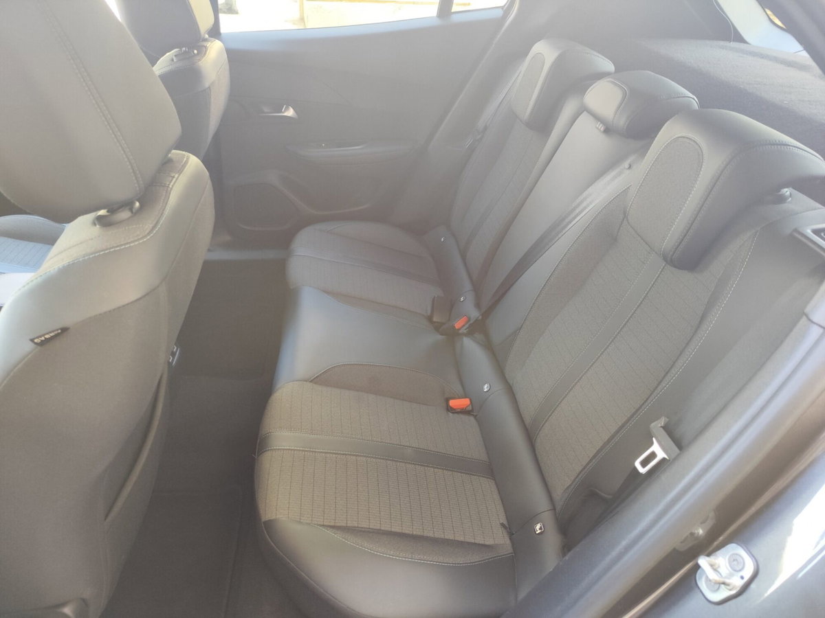 Peugeot 2008 BlueHDi 130 S&S EAT8 Allure Pack (20)