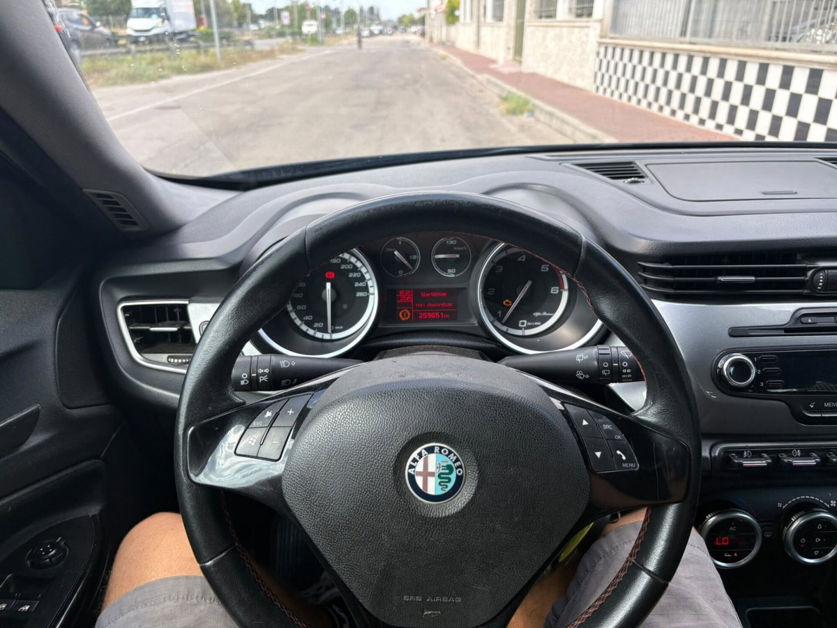 Alfa Romeo Giulietta 2.0 JTDm-2 Distinctive 140cv (11)
