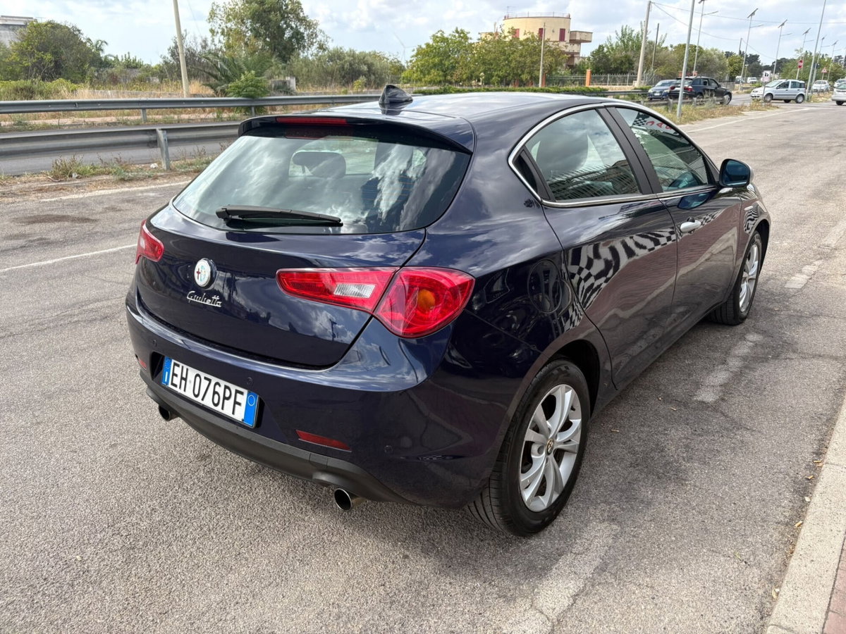 Alfa Romeo Giulietta 2.0 JTDm-2 Distinctive 140cv (5)