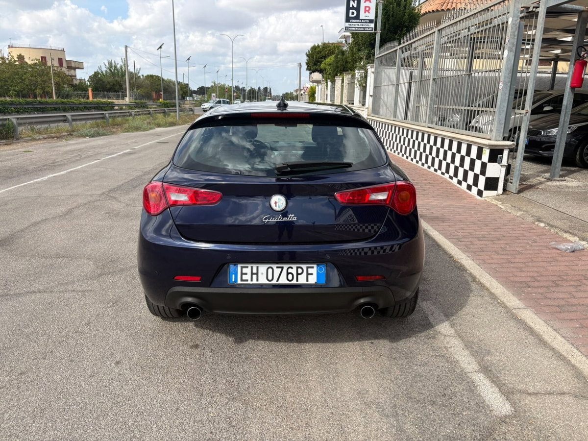 Alfa Romeo Giulietta 2.0 JTDm-2 Distinctive 140cv (6)