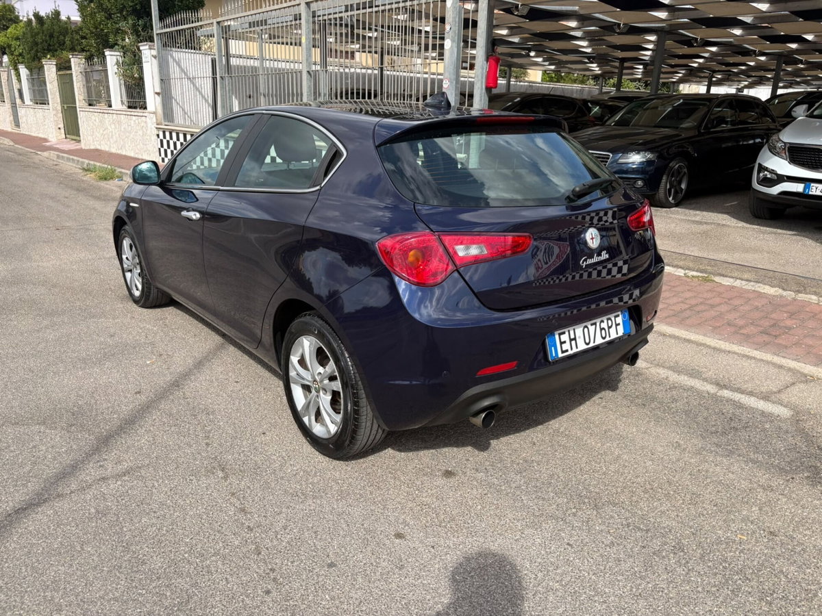 Alfa Romeo Giulietta 2.0 JTDm-2 Distinctive 140cv (7)